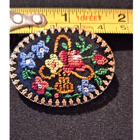 Vintage Embroidered Floral Oval Pin Brooch - Picture 6 of 6